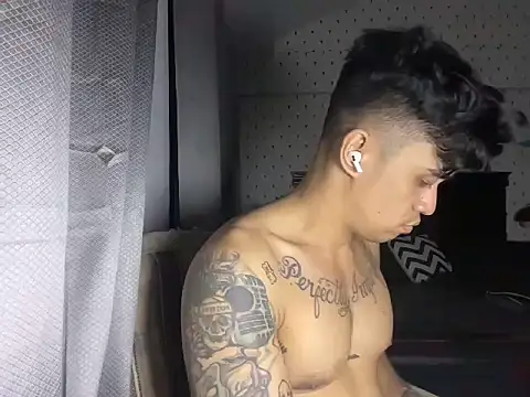 Snapshot of KarlKambing chatting on 11.16.25 KarlKambing online show from 11.16.25