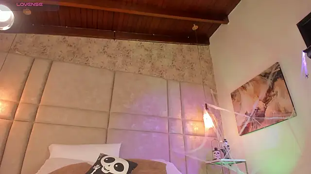 Snapshot of Mily_Vermont chatting on 10.29.25 Mily Vermont online show from 10.29.25