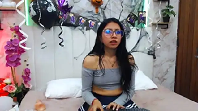 VioletxBloom online show from 10.18.25