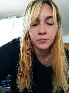 Snapshot of ayebran chatting on 10.19.25 ayebran online show from 10.19.25