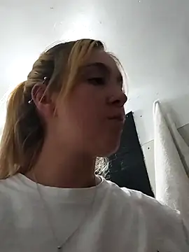 Snapshot of ayebran chatting on 10.20.25 ayebran online show from 10.20.25