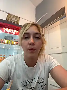 Snapshot of ayebran chatting on 11.26.25 ayebran online show from 11.26.25