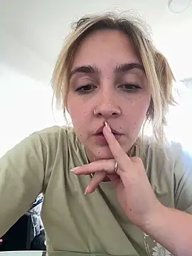 Snapshot of ayebran chatting on 12.16.25 ayebran online show from 12.16.25