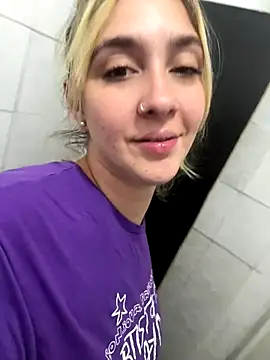 Snapshot of ayebran chatting on 12.17.25 ayebran online show from 12.17.25