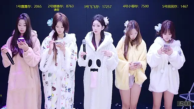 CrazyGirl-888 online show from 10.28.25