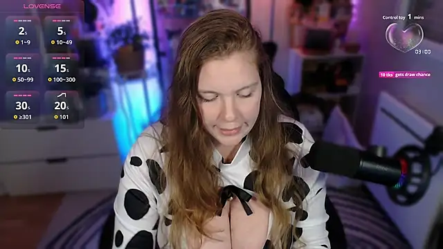 Snapshot of sunymilky chatting on 10.29.25 sunymilky online show from 10.29.25