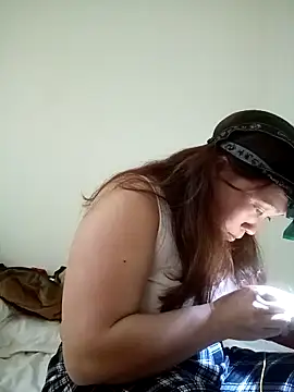 Snapshot of miumiu_00 chatting on 12.22.25 miumiu 00 online show from 12.22.25