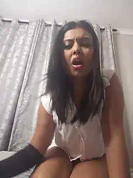 Indian GlowingMiax online show from 11.15.25