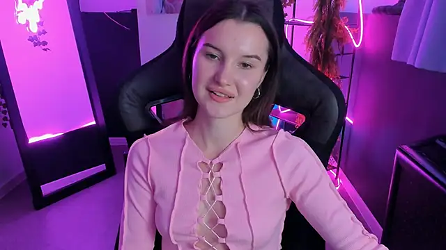 AgataWillis online show from 10.13.25