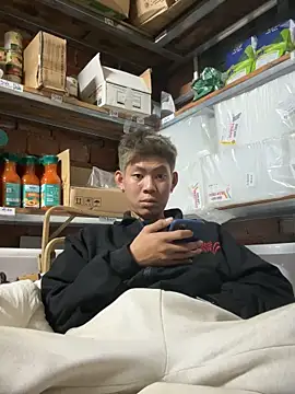 Snapshot of linh21107 chatting on 11.22.25 linh21107 online show from 11.22.25