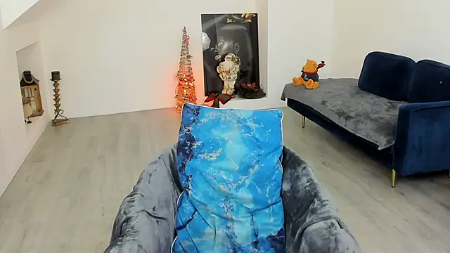 Snapshot of Ranya_Evy chatting on 12.17.25 Ranya Evy online show from 12.17.25