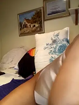 Snapshot of Missparis chatting on 11.21.25 Missparis online show from 11.21.25