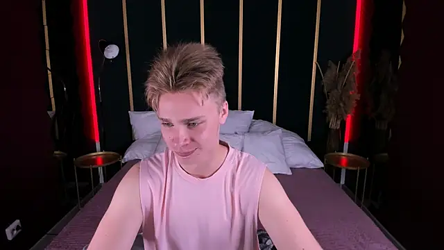 Snapshot of LawrenceMiles chatting on 10.13.25 LawrenceMiles online show from 10.13.25