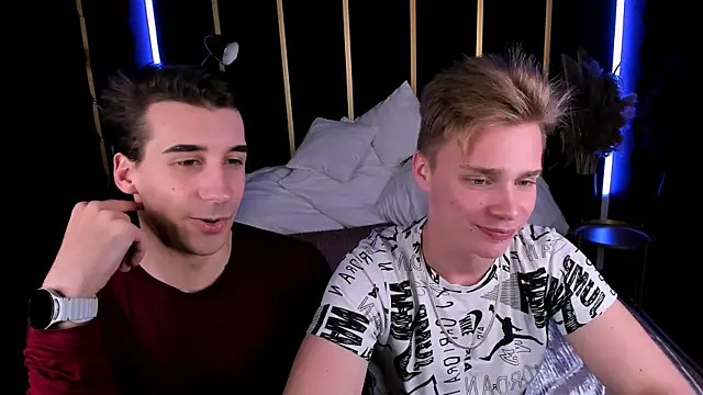 Snapshot of LawrenceMiles chatting on 10.18.25 LawrenceMiles online show from 10.18.25