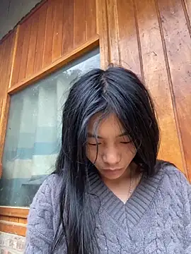 EmLy02 online show from 11.03.25