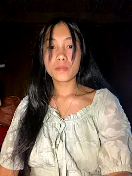 EmLy02 online show from 11.05.25