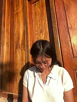 EmLy02 online show from 11.27.25