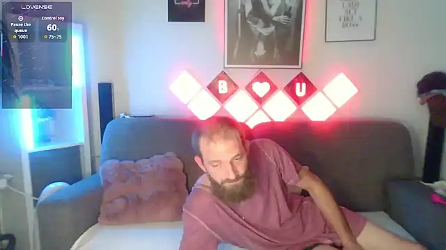 XBellaXundXUweX online show from 11.06.25