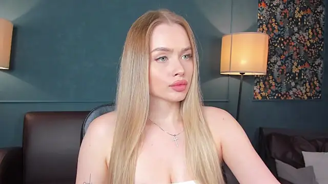 AvroraGoldie online show from 09.15.25