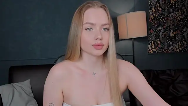 AvroraGoldie online show from 09.25.25