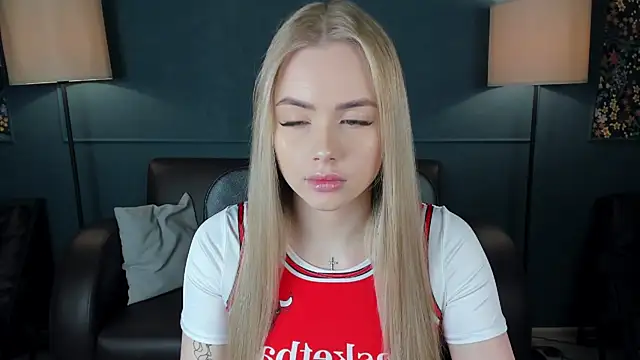 AvroraGoldie online show from 10.17.25