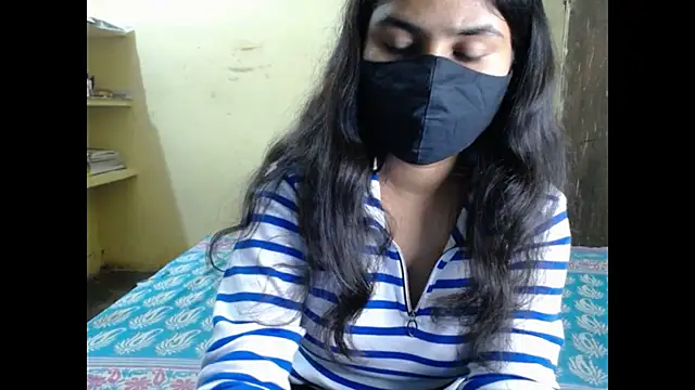 Snapshot of Vanya_7 chatting on 10.28.25 Vanya 7 online show from 10.28.25