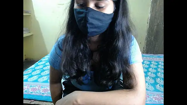 Snapshot of Vanya_7 chatting on 10.29.25 Vanya 7 online show from 10.29.25