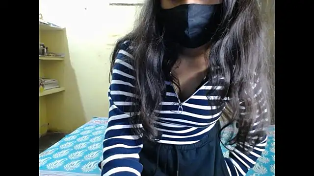 Snapshot of Vanya_7 chatting on 10.30.25 Vanya 7 online show from 10.30.25