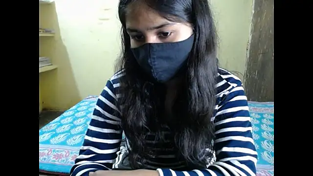 Snapshot of Vanya_7 chatting on 10.31.25 Vanya 7 online show from 10.31.25