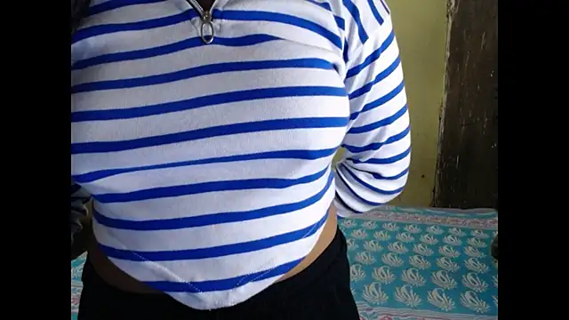 Snapshot of Vanya_7 chatting on 10.31.25 Vanya 7 online show from 10.31.25