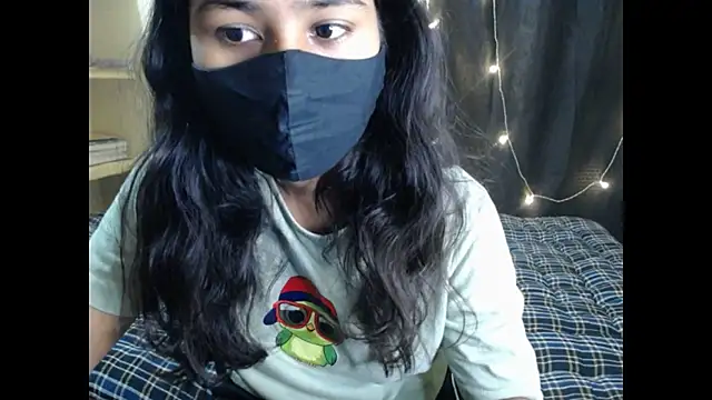 Snapshot of Vanya_7 chatting on 11.14.25 Vanya 7 online show from 11.14.25