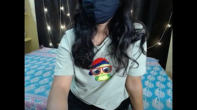 Snapshot of Vanya_7 chatting on 11.14.25 Vanya 7 online show from 11.14.25