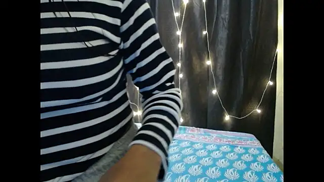 Snapshot of Vanya_7 chatting on 11.15.25 Vanya 7 online show from 11.15.25