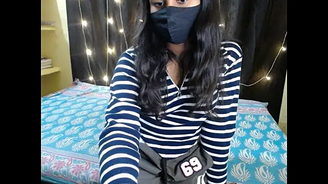 Snapshot of Vanya_7 chatting on 11.15.25 Vanya 7 online show from 11.15.25