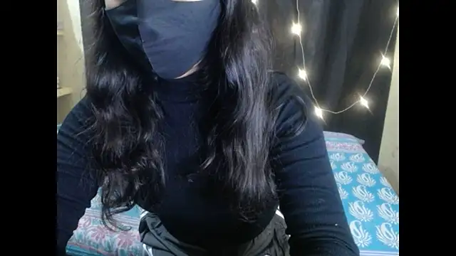 Snapshot of Vanya_7 chatting on 11.16.25 Vanya 7 online show from 11.16.25