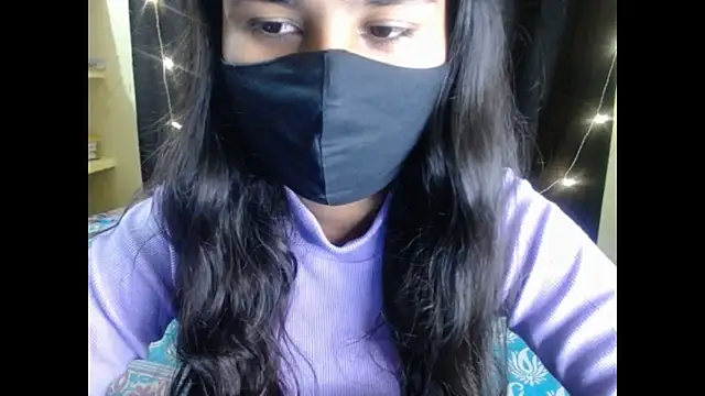 Snapshot of Vanya_7 chatting on 11.17.25 Vanya 7 online show from 11.17.25