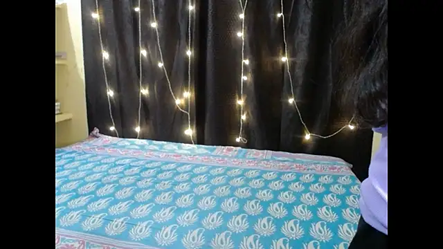 Snapshot of Vanya_7 chatting on 11.21.25 Vanya 7 online show from 11.21.25