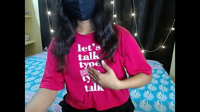 Snapshot of Vanya_7 chatting on 11.22.25 Vanya 7 online show from 11.22.25