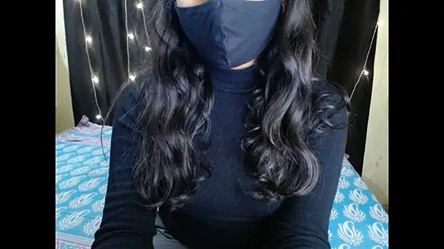 Snapshot of Vanya_7 chatting on 11.25.25 Vanya 7 online show from 11.25.25