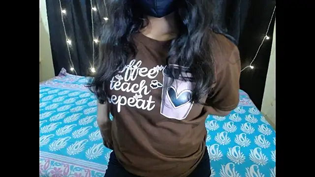 Snapshot of Vanya_7 chatting on 11.27.25 Vanya 7 online show from 11.27.25