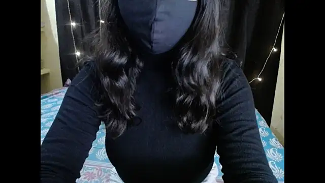 Snapshot of Vanya_7 chatting on 11.30.25 Vanya 7 online show from 11.30.25