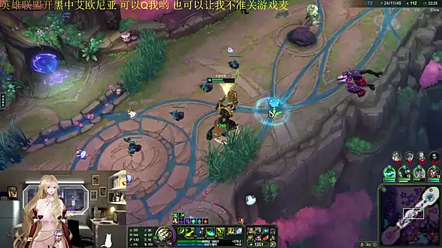 Snapshot of chenxiup chatting on 11.25.25 chenxiup online show from 11.25.25