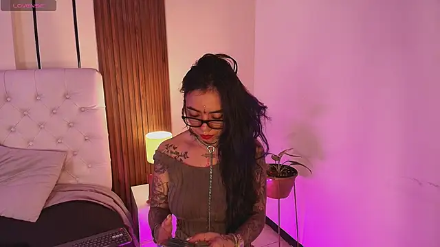 Snapshot of ViolettaAlemida chatting on 01.06.26 ViolettaAlemida online show from 01.06.26