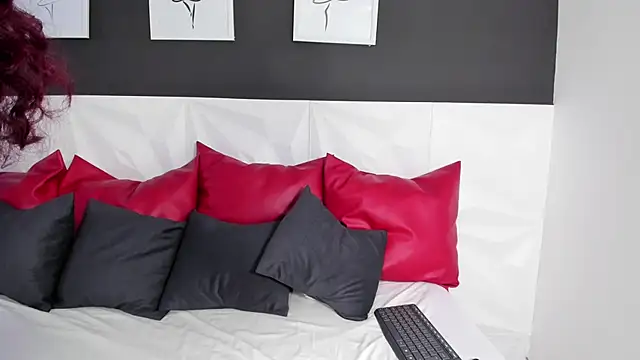 mae lyra online show from 09.27.25