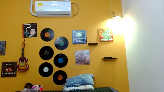 skinnyverus18 online show from 09.17.25