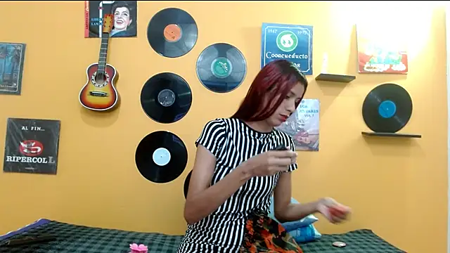 skinnyverus18 online show from 11.30.25