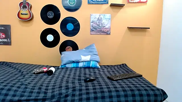 skinnyverus18 online show from 02.24.26