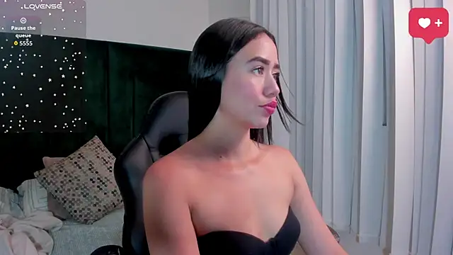 SaraWagner  online show from 04.07.26