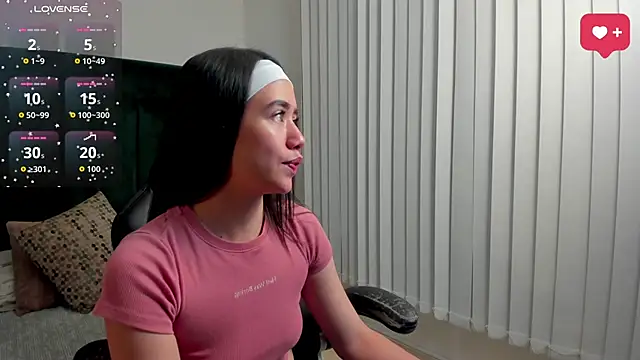 SaraWagner  online show from 04.07.26