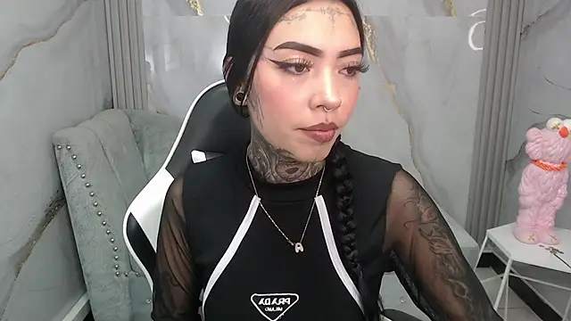 Ashley Blum v online show from 11.20.25